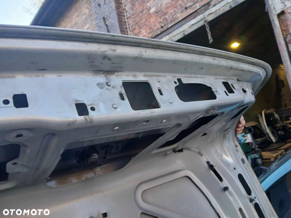 Mercedes W220 sedan rok 2002 Klapa bagażnika - 8