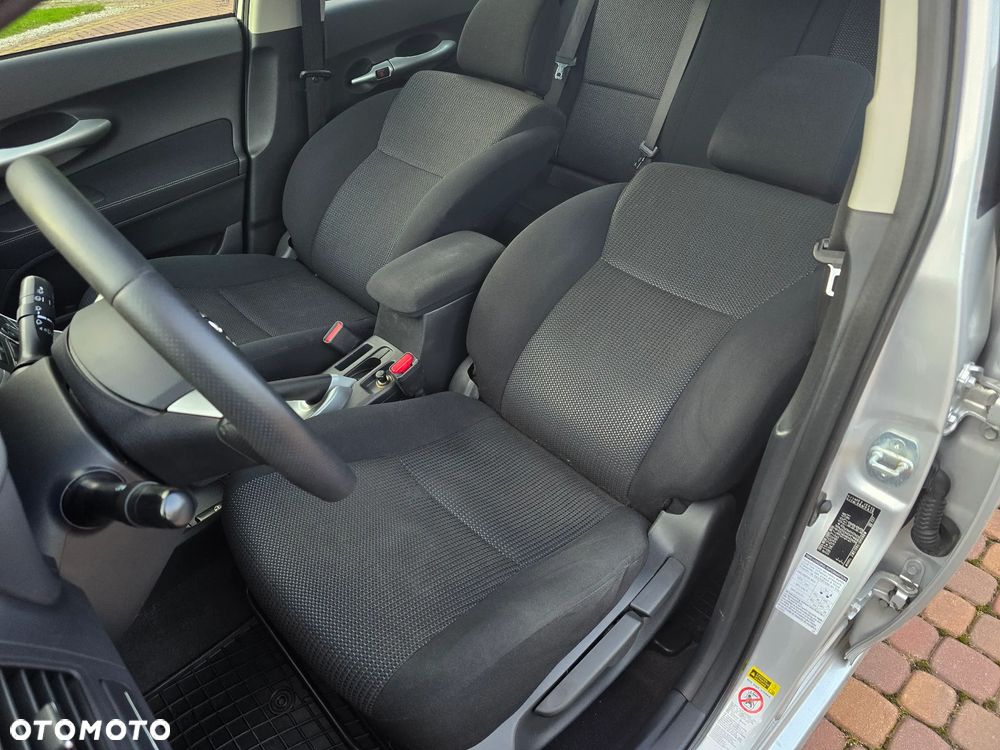 Toyota Auris 1.8 HSD Luna - 17