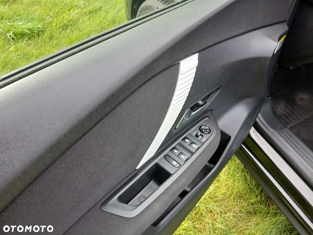 Citroën C4 BlueHDi 130 Stop&Start EAT8 FEEL PACK - 12