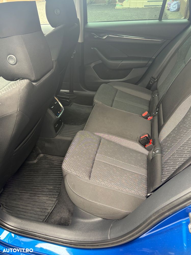 Skoda Octavia 2.0 TDI DSG Style - 24