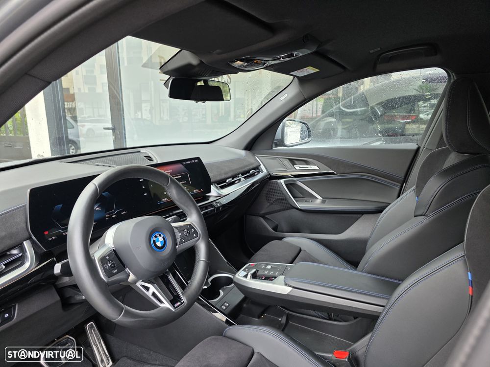 BMW iX2 eDrive20 Pack Desportivo M - 33