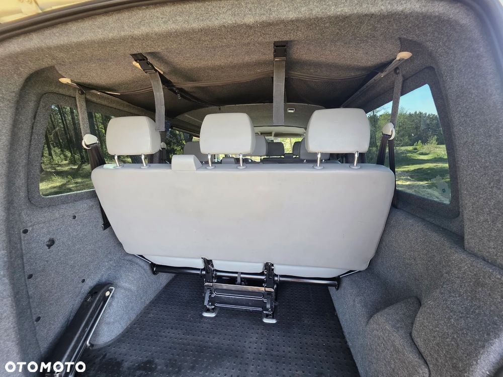 Volkswagen Multivan - 12