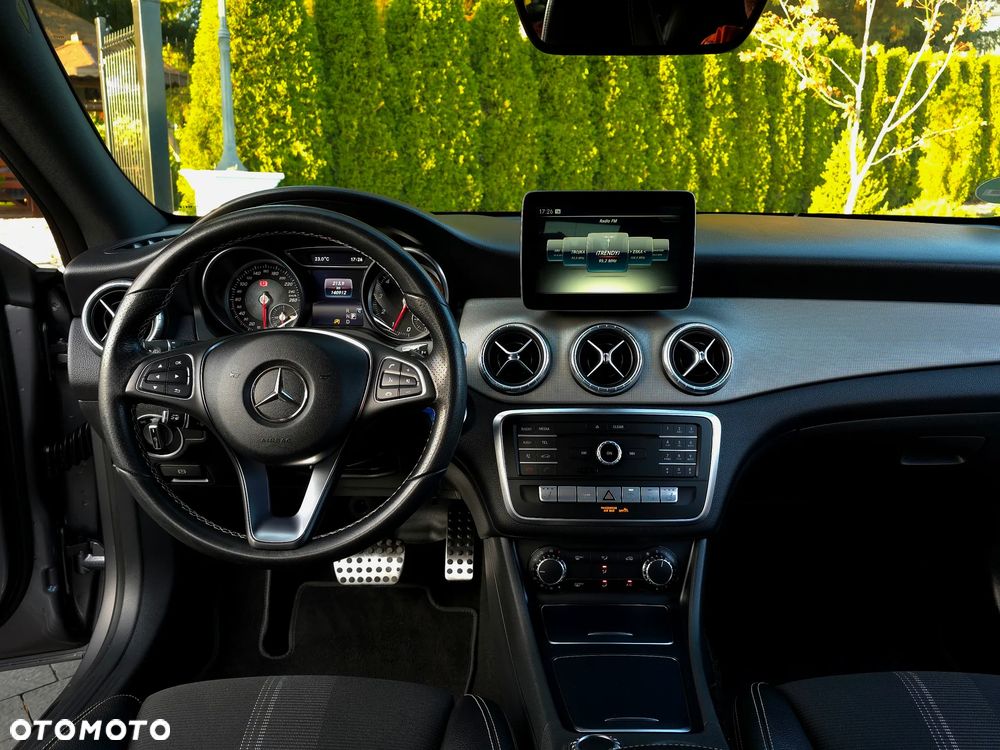 Mercedes-Benz CLA 200 7G-DCT Urban - 23