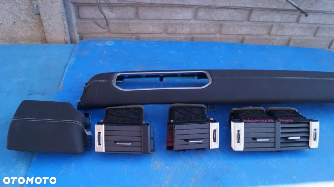 Nawiew konsola panel skóra Range Rover Evoque BJ32-04268 - 2