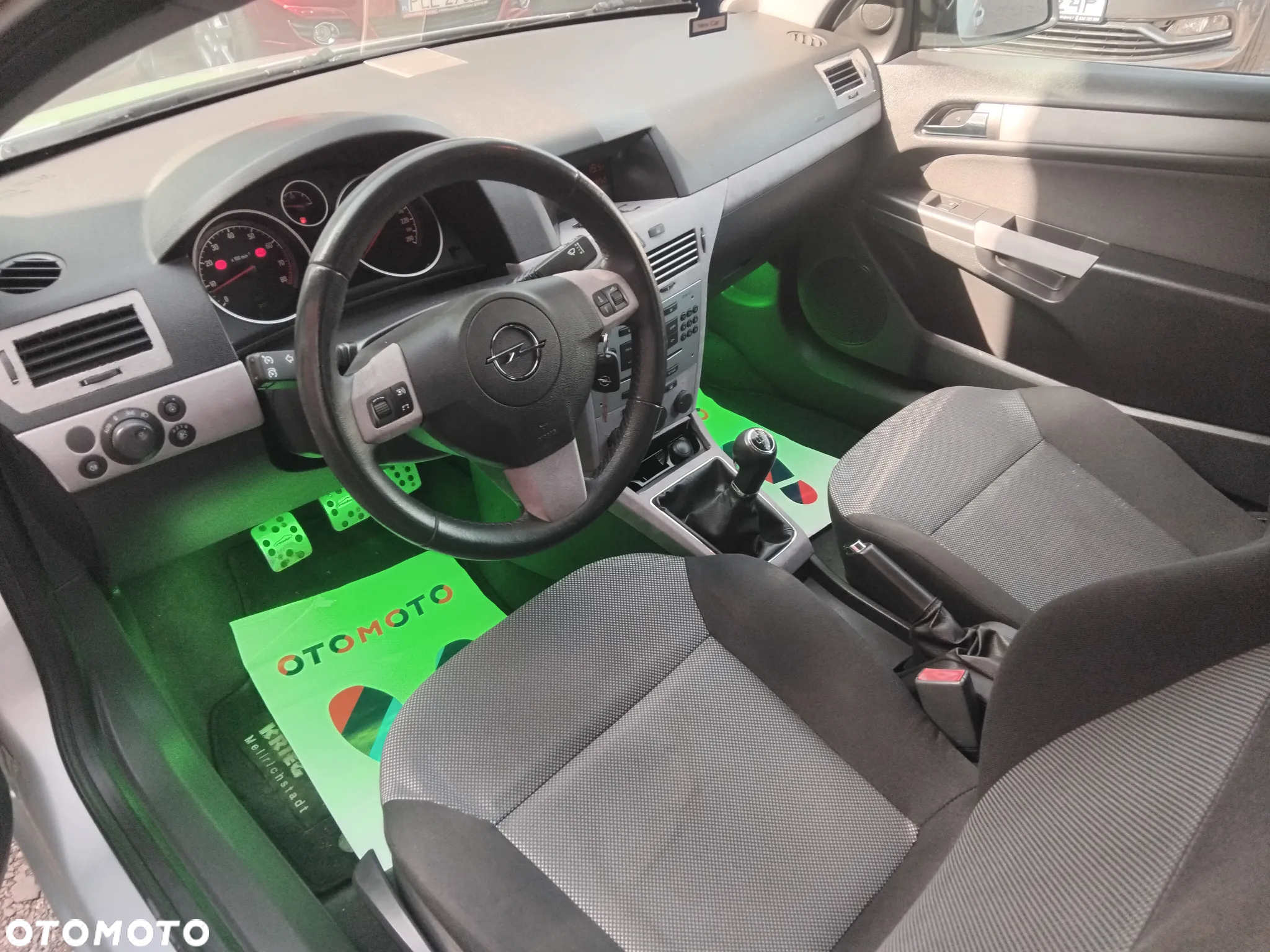 Opel Astra GTC 1.6 - 7