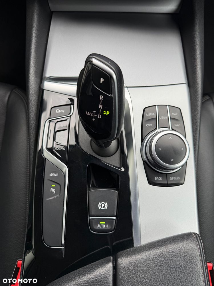 BMW Seria 5 530e iPerformance Sport Line sport - 32