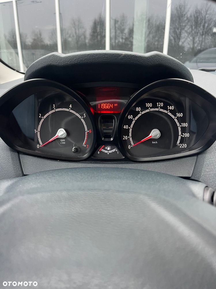 Ford Fiesta 1.4 Autom Champions Edition - 25