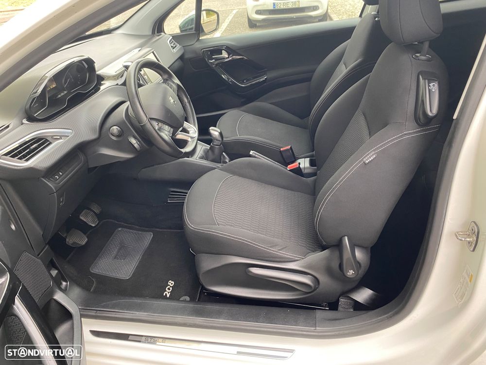 Peugeot 208 1.2 PureTech Style - 4