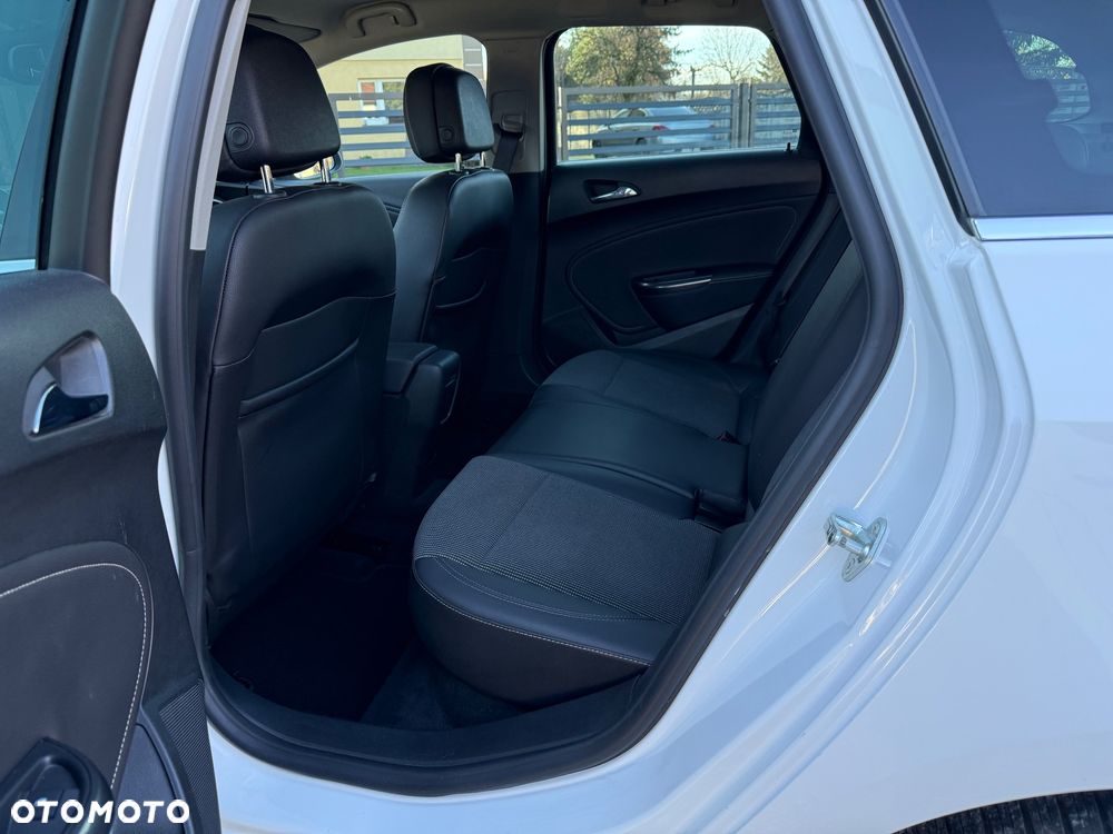 Opel Astra 1.6 Turbo Sports Tourer Innovation - 17