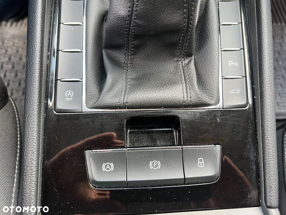 Skoda Superb 1.6 TDI GreenLine - 32