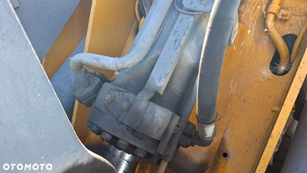 Volvo L 120 E 4X4 - 36