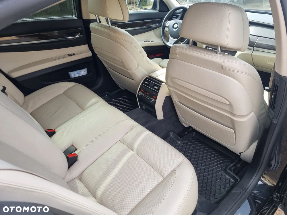 BMW Seria 7 740d xDrive - 28