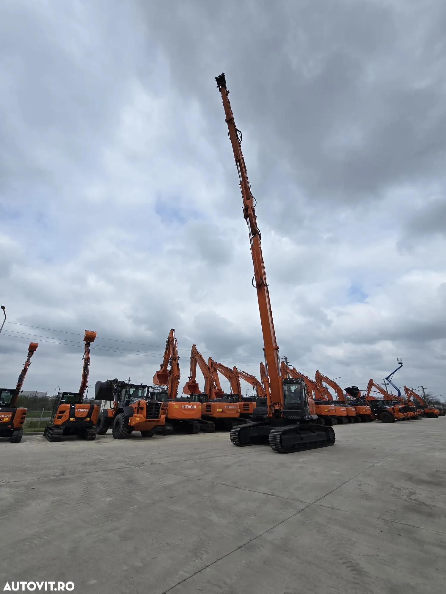 Hitachi EXCAVATOR PETRU DEMOLARI brate la 21m, 37t, 3 brate, cupla rapida, inst picon, inst rotire, 8.209h, ZX350-3, an 2006, senile 70% bune, AC, computer 96900 EUR+Tva - 6