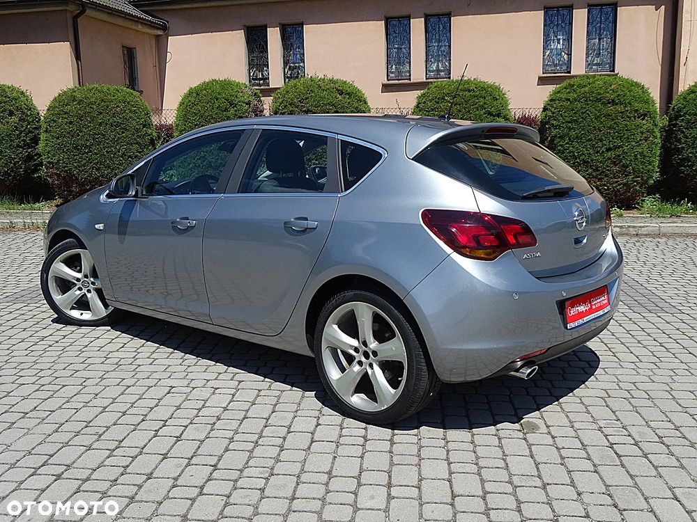 Opel Astra 1.6 Turbo Cosmo - 4