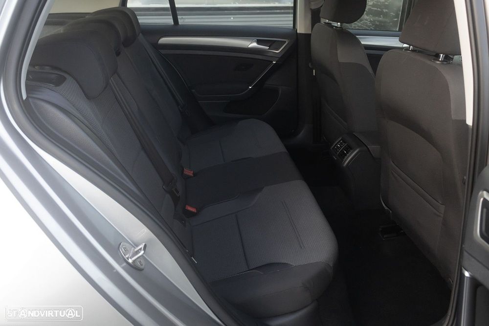 VW Golf 1.6 TDi BlueMotion Confortline - 21