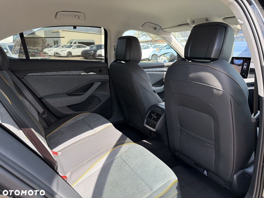 Skoda Superb 2.0 TDI SCR 4x4 Drive DSG - 21
