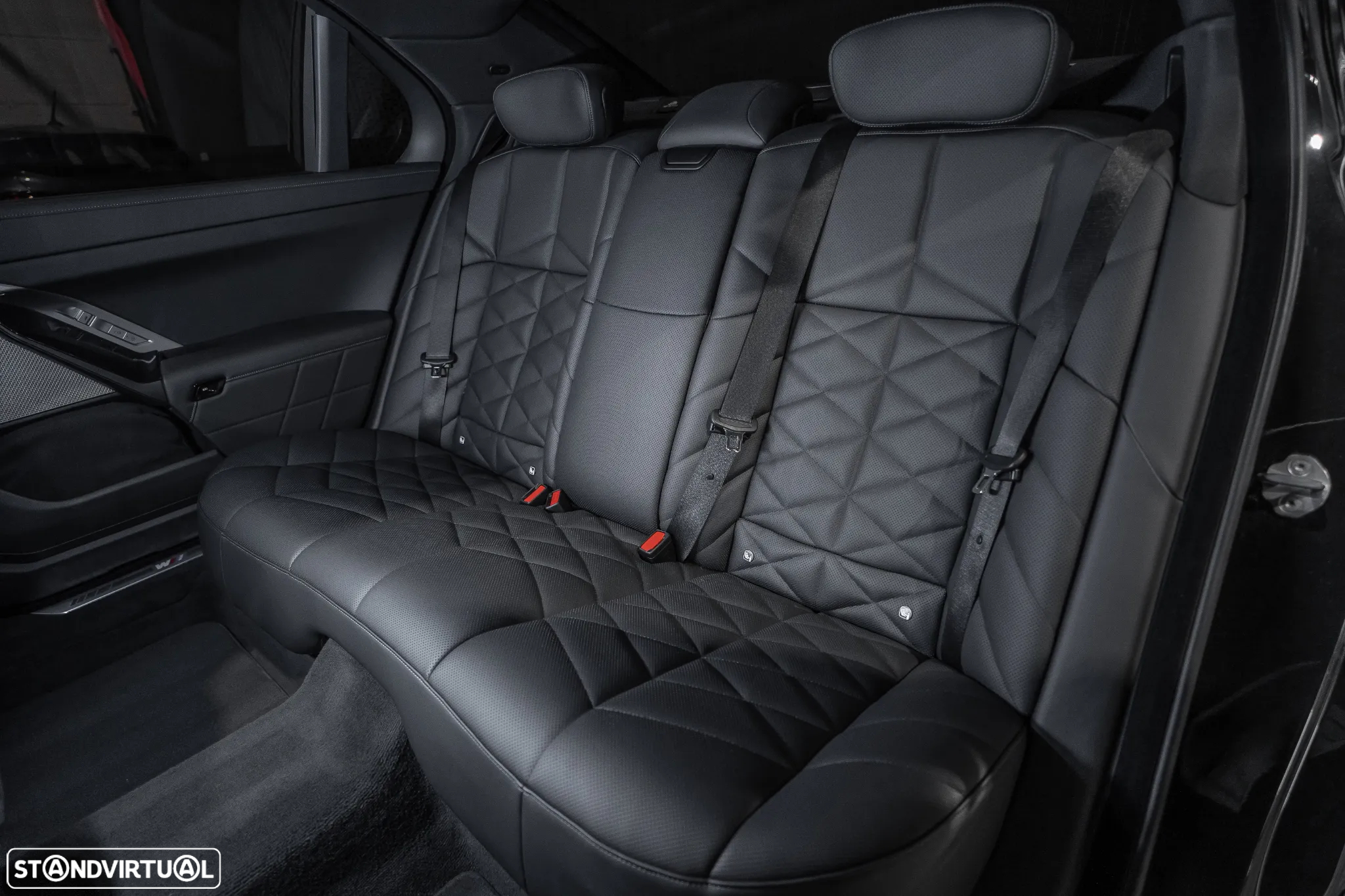 BMW 750 750e xDrive Pack Desportivo M - 29