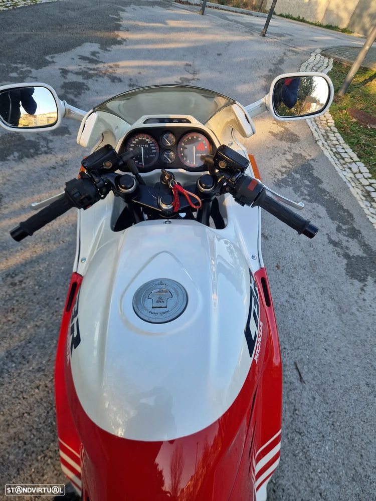 Honda CBR 1000F  SC21 - 13