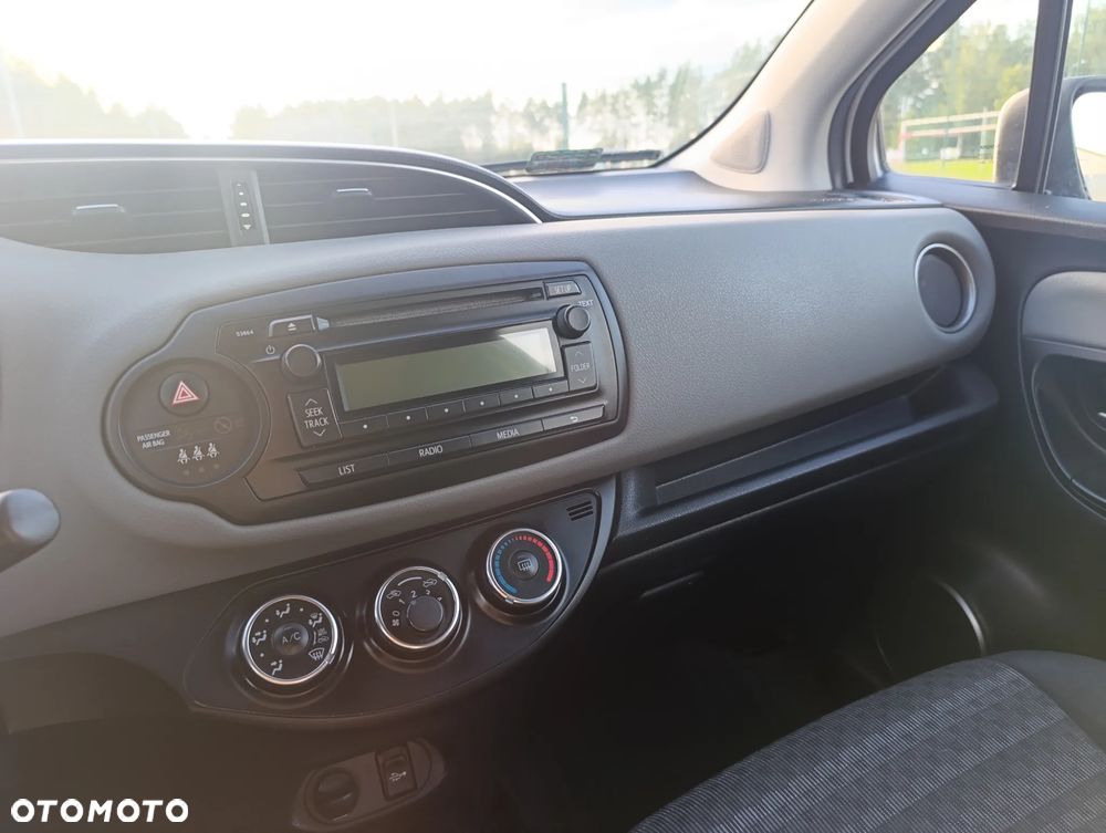 Toyota Yaris 1.0 Active EU6 - 17