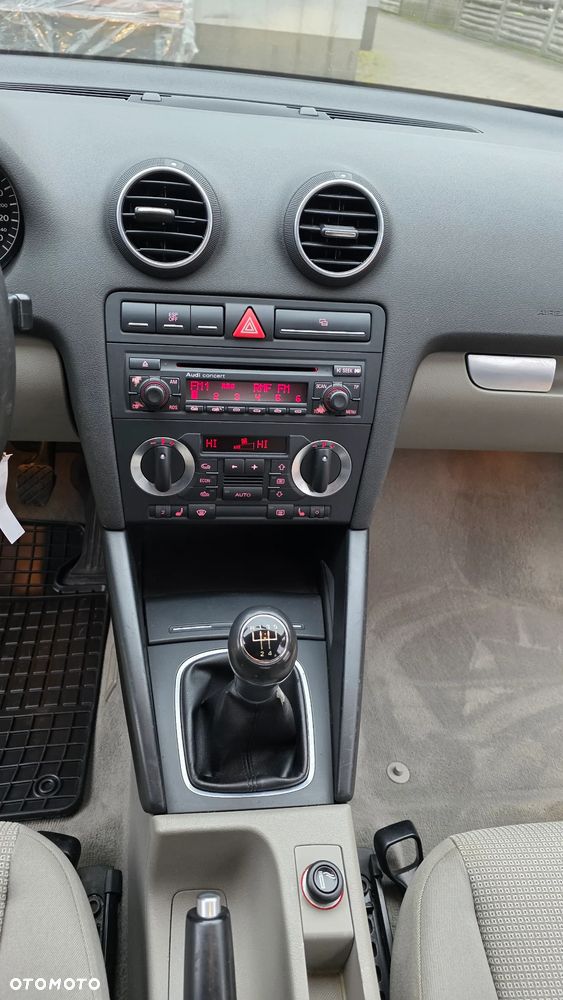 Audi A3 3-drzwiowe 1.6 Attraction - 26