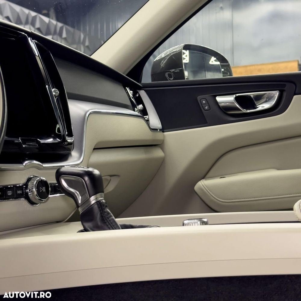 VOLVO XC60 2020 — imagine 10