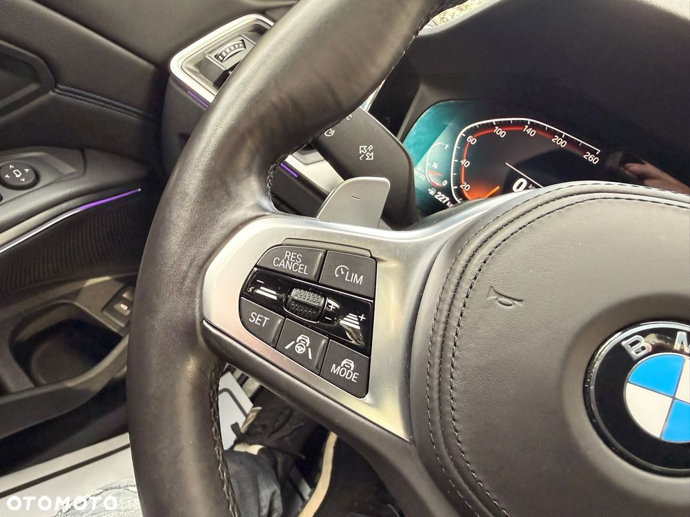 BMW Seria 3 320d xDrive M Sport - 24