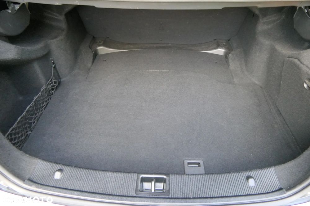 Mercedes-Benz Klasa C 180 CGI BlueEff Avantgarde - 28