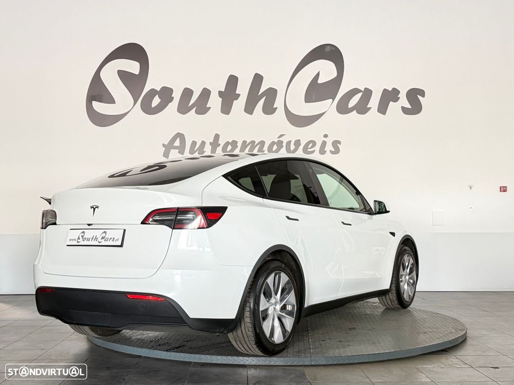 Tesla Model Y - 4