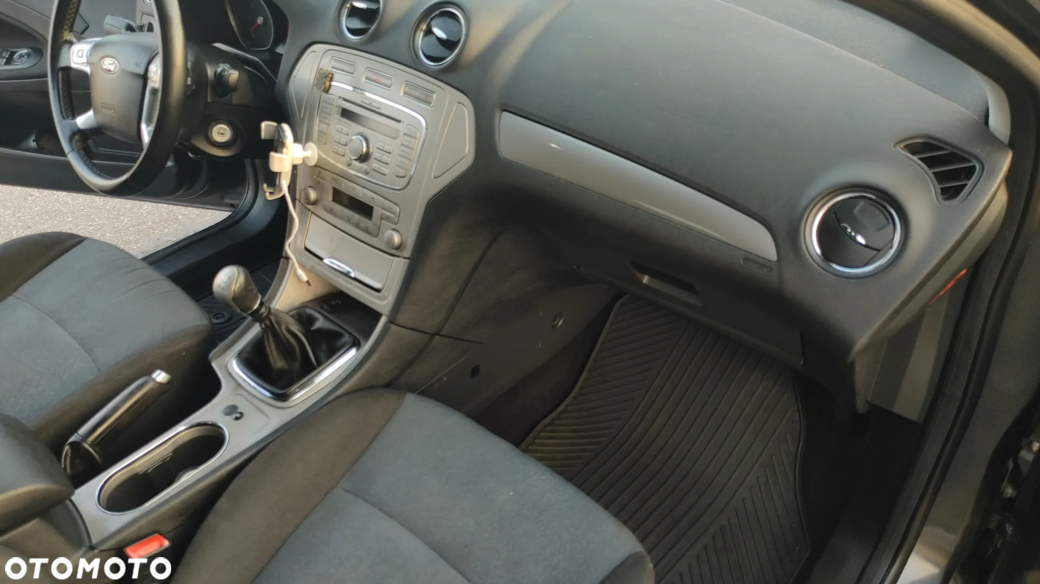 Ford Mondeo 2.0 Ambiente - 29