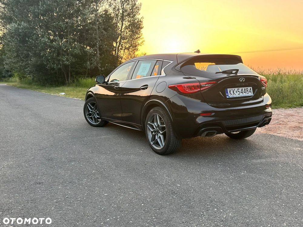 Infiniti Q30 1.6t Business 7DCT - 8