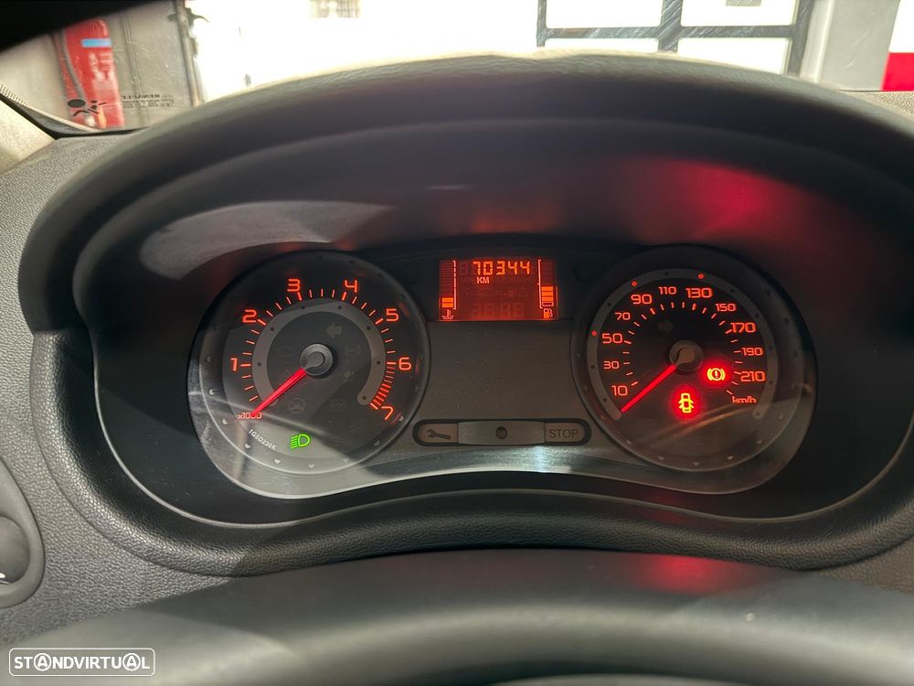 Renault Clio 1.2 16V Confort - 32