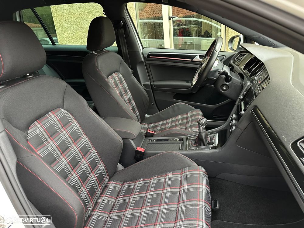 VW Golf 2.0 TSi GTi - 11