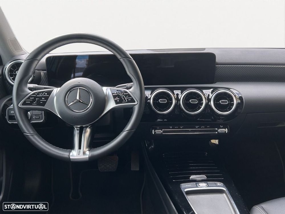Mercedes-Benz A 180 Limousine d - 12