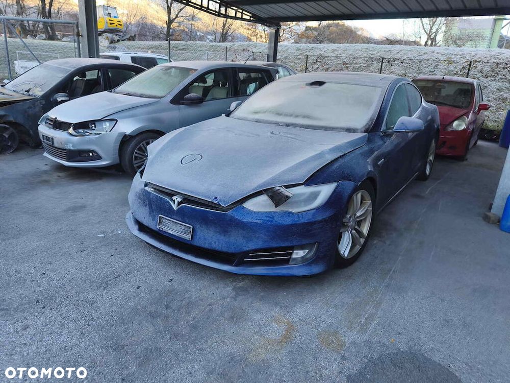 Tesla Model S - 1