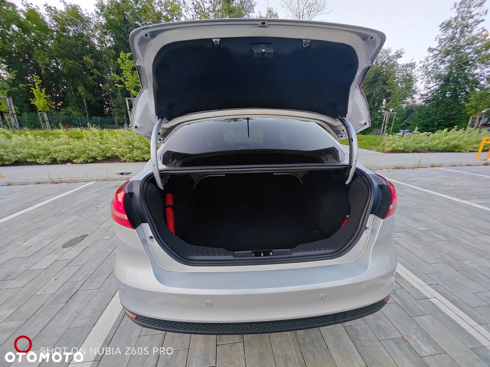Ford Focus 1.6 SYNC Edition - 10