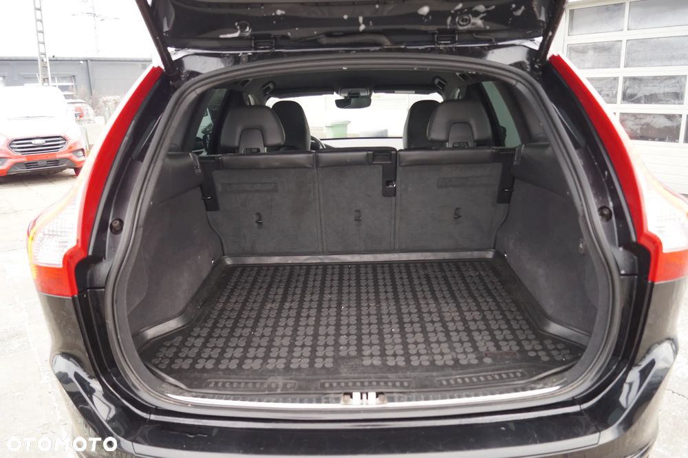 Volvo XC 60 D3 Drive-E Momentum - 28