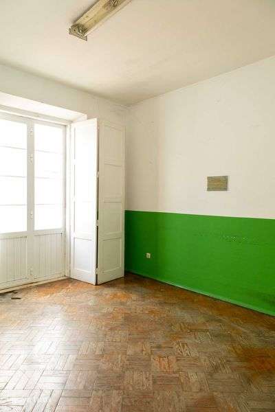 Arrenda-se Piso Inteiro com varanda e saguão - Grande imagem: 4/12