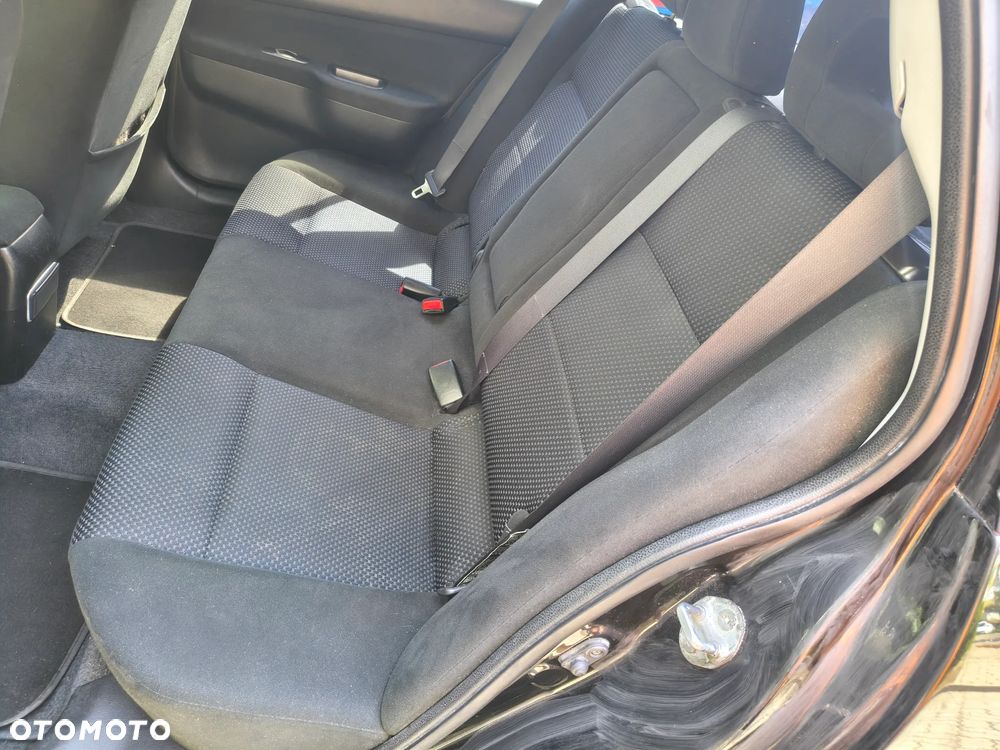 Mitsubishi Lancer 1.6 Invite - 11