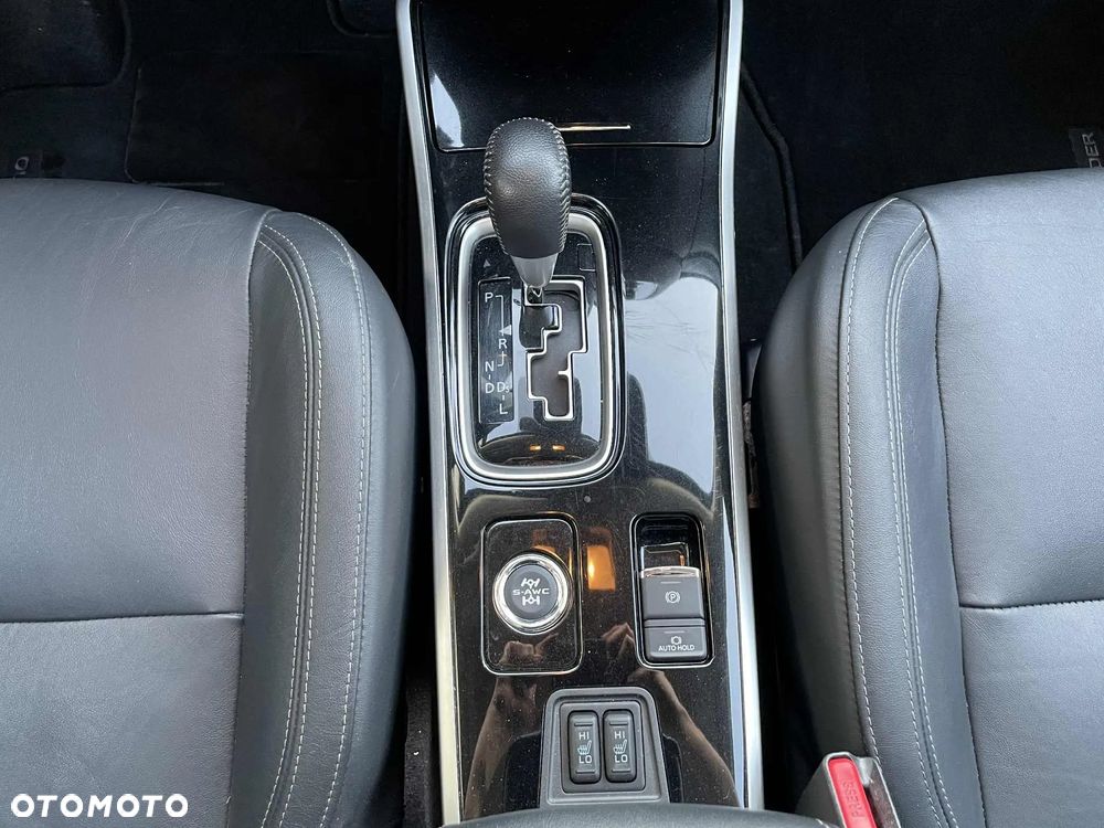 Mitsubishi Outlander 2.4 4WD CVT Instyle - 21