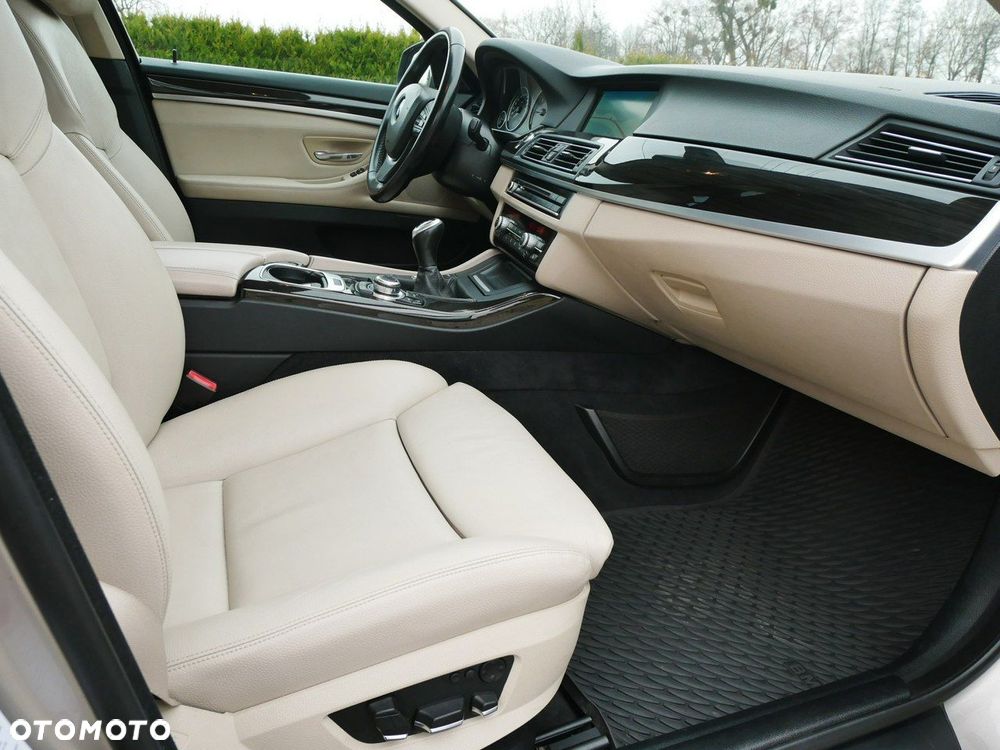 BMW Seria 5 520d Luxury Line - 23