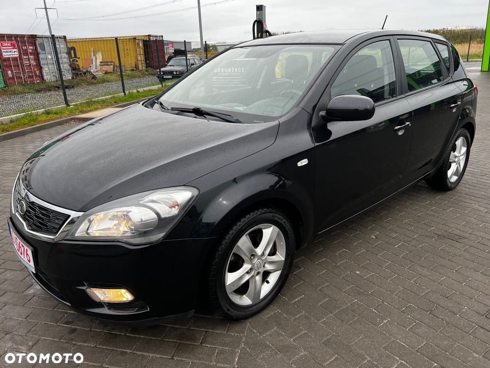 Kia Ceed - 13
