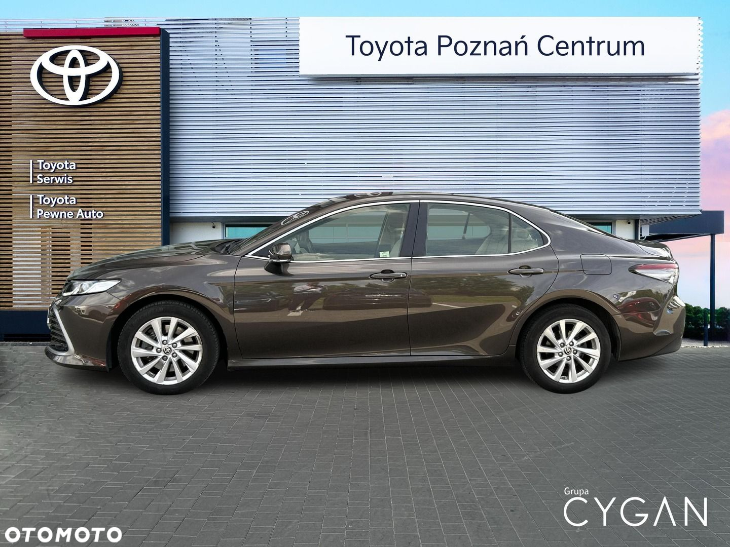 Toyota Camry - 3