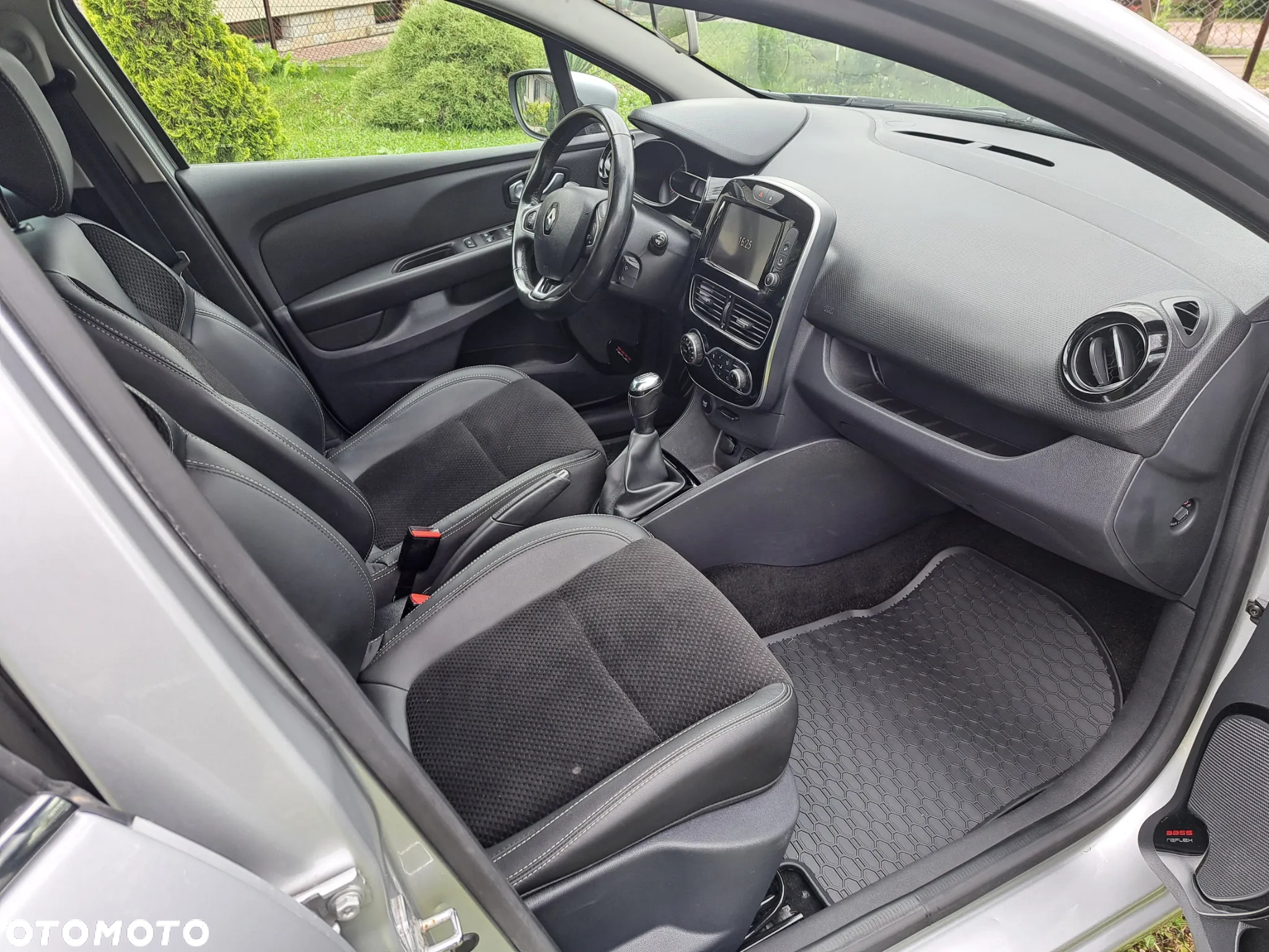 Renault Clio - 32