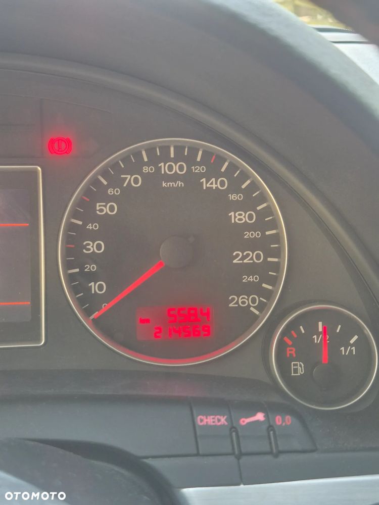 Audi A4 Avant 2.0 TDI DPF - 8