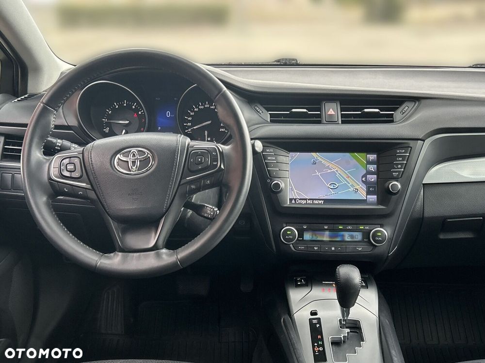 Toyota Avensis - 13