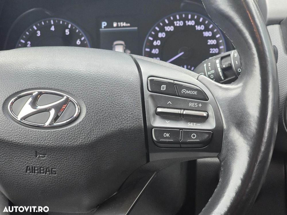 Hyundai KONA - 16