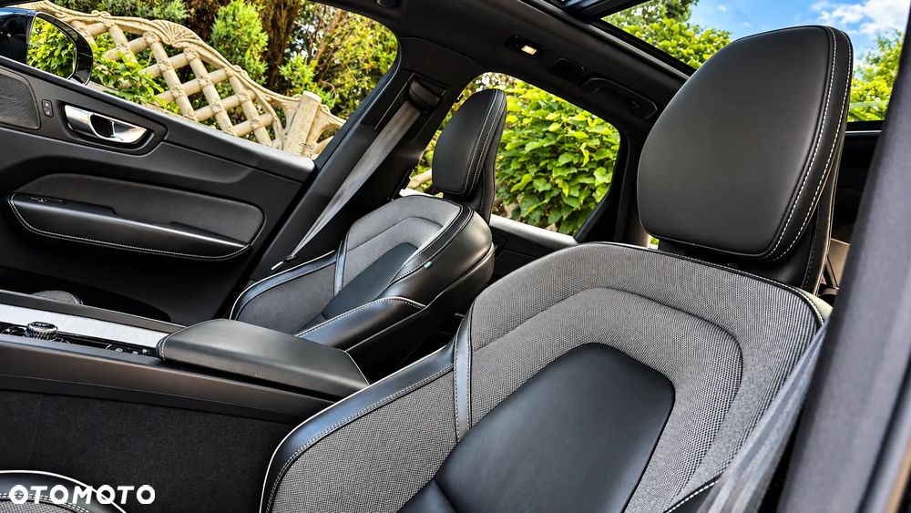 Volvo XC 60 B4 D Ultimate Dark - 14