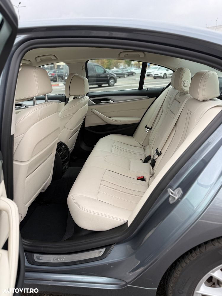 BMW Seria 5 530e Aut. Luxury Line - 12