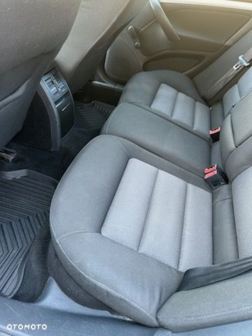 Skoda Octavia 2.0 FSI Ambiente - 9