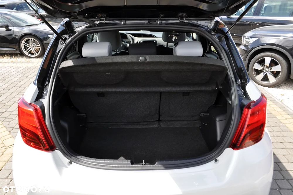 Toyota Yaris Hybrid 100 Selection Platinum - 32